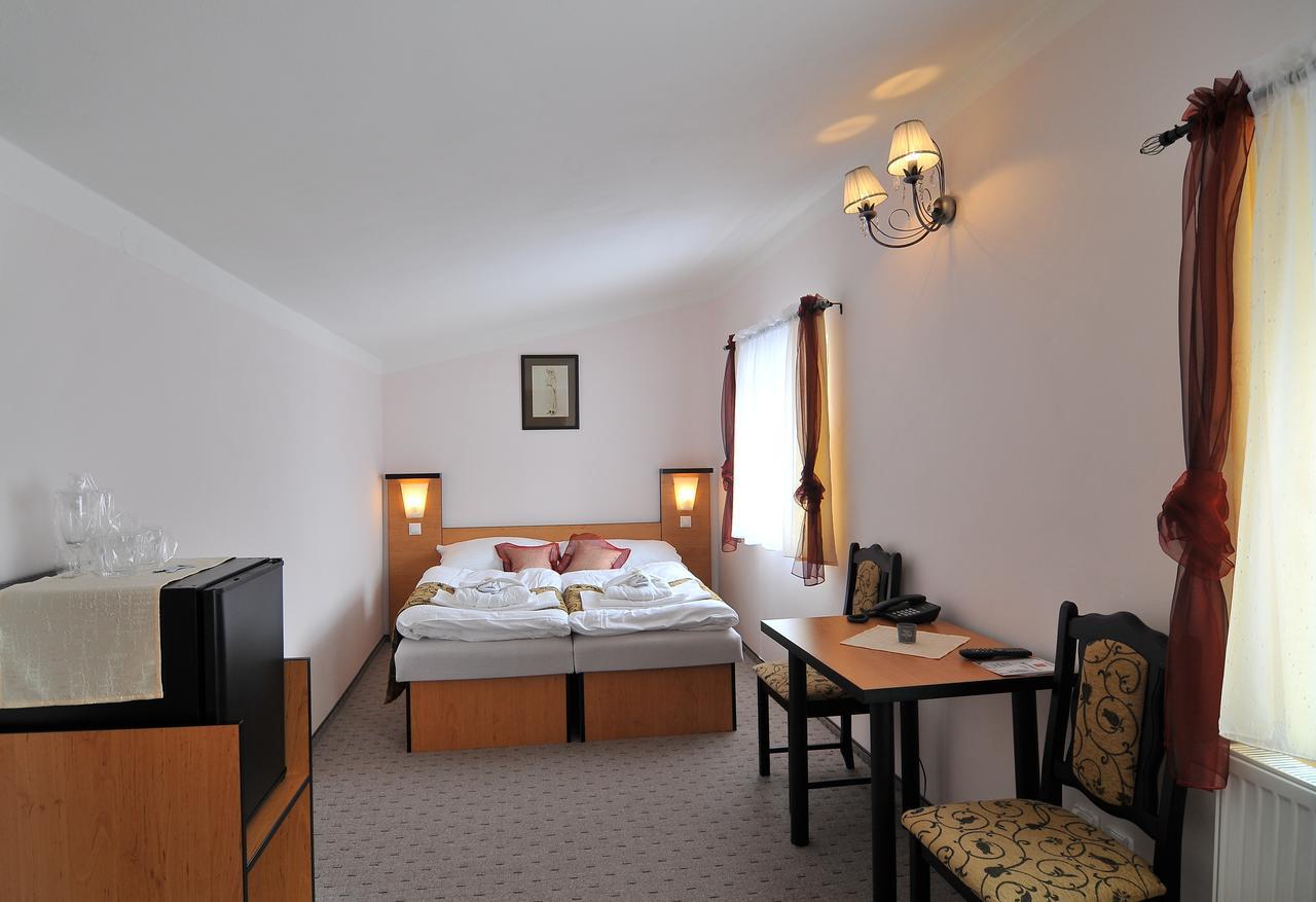 Hotel Manes Svratka Dış mekan fotoğraf